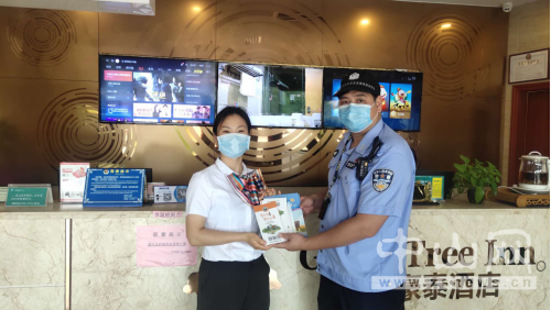 阜沙鎮(zhèn)禁毒信息〔2020〕第155期--阜沙禁毒宣傳活動走進重點行業(yè)場所(2020.10.27 )5