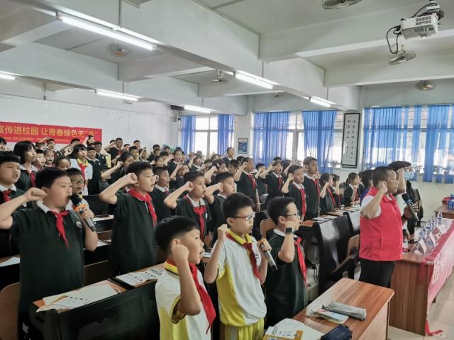 禁毒宣傳進(jìn)校園，讓青春綠色無毒 (2).jpg