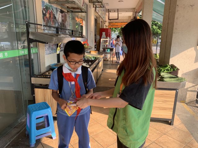 三鄉(xiāng)鎮(zhèn)開展“守護(hù)校園安全，護(hù)學(xué)禁毒兩不誤”宣傳活動(dòng)三鄉(xiāng)鎮(zhèn)開展“守護(hù)校園安全，護(hù)學(xué)禁毒兩不誤”宣傳活動(dòng)