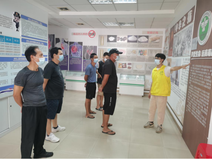 阜沙鎮(zhèn)禁毒信息〔2022〕第224期-- 弘揚(yáng)禁毒精神，筑牢禁毒防線-阜沙鎮(zhèn)組織群眾參觀禁毒教育基地