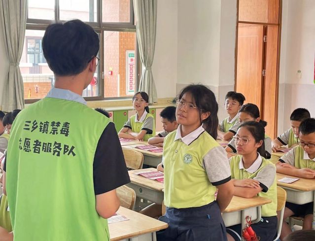 三鄉(xiāng)鎮(zhèn)開展“開學(xué)第一課，無毒伴我行”禁毒教育宣傳活動圖片4_副本.jpg