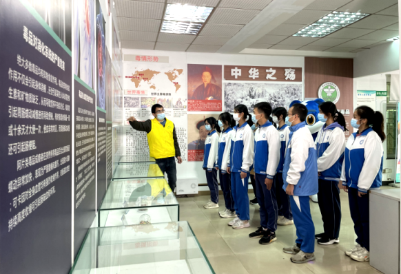 阜沙鎮(zhèn)禁毒信息〔2022〕第268期--【禁毒攻堅】阜沙鎮(zhèn)禁毒辦組織學(xué)生參觀禁毒教育基地 （2022