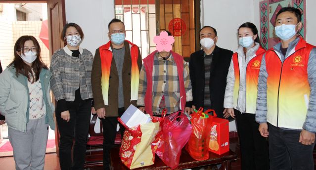 230120-真情暖寒冬中山體彩黨支部開(kāi)展節(jié)前走訪慰問(wèn)活動(dòng) (16)_副本.jpg