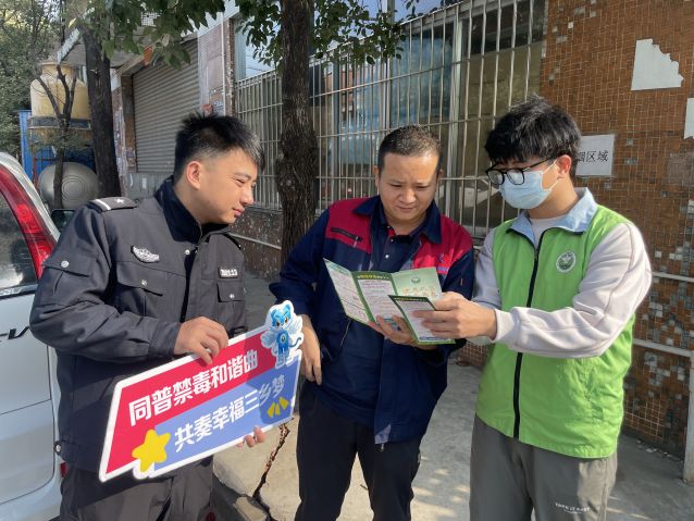 三鄉(xiāng)鎮(zhèn)開展“禁毒宣傳進廠企，夯實禁毒防護墻”活動照片2.JPG