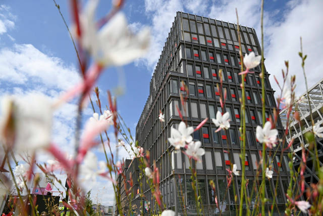 這是7月23日拍攝的巴黎奧運(yùn)村內(nèi)中國體育代表團(tuán)成員居住的公寓。新華社圖